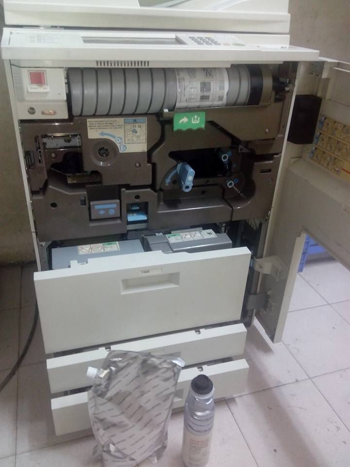cách đổ mực máy photocopy ricoh